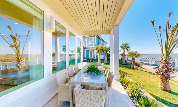 Rockport Villa | Coastal Luxury Beauty on the Bay
