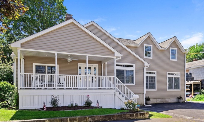 Devon House | Coastal Milford Retreat