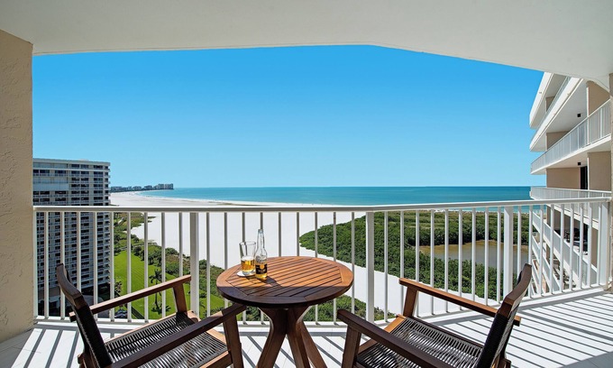 Marco Island Condo | Coastal modern beachfront condo w/sweeping views