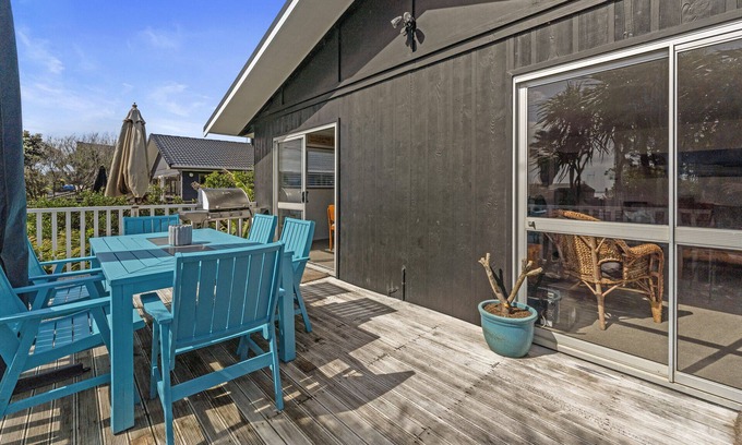 Papamoa Beach House | Coastal Oasis - Papamoa Beach Holiday Home