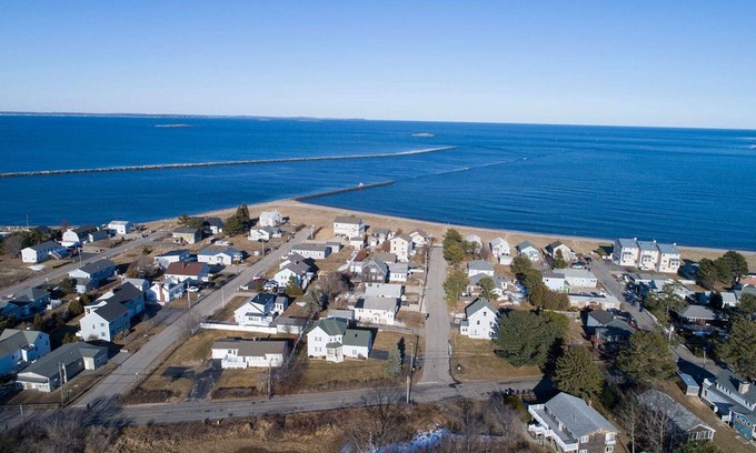 Biddeford House | Coastal private in-law suite on Hills Beach Saco River near OOB KBPT UNE