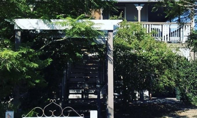 Woodgate House | Coastal Queenslander- 2 minute walk to the beach!