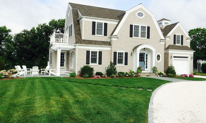 East Dennis House | Coastal Spectacular With Cape Cod Bayviews & Close To Sesuit Harbor/Beach