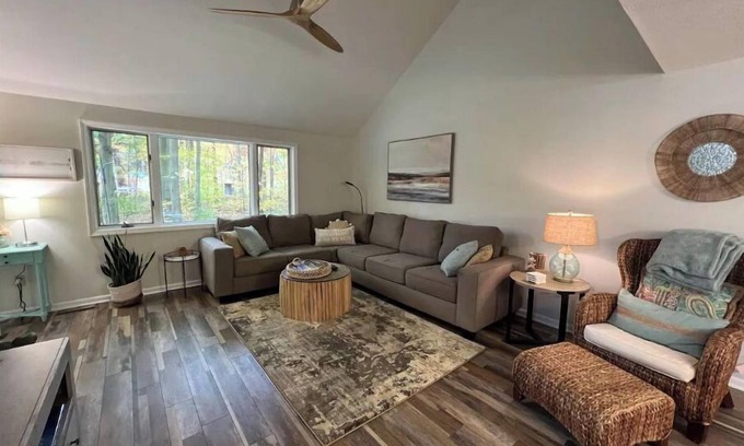 Holland House | Coastal theme/wooded & large deck/fenced-in yard