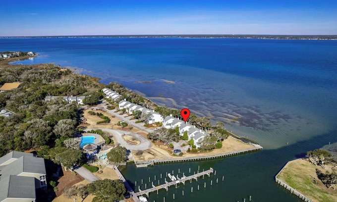 Pine Knoll Shores House | Coastal Tides Retreat - A Soundside Beacon's Reach Townhome in Pine Knoll Shores