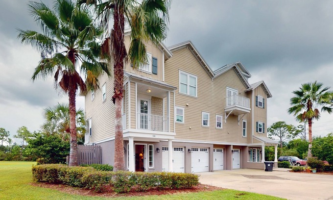 St. Marys House | Coastal townhome with screened patio, grill, bikes, kayaks, & boat slip