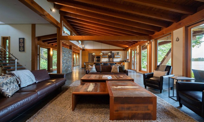 Tofino House | Coastal View-Waterfront, Tranquil, Hot Tub, Sauna!