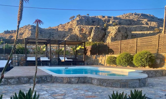 Lardos Villa | Coastal villa easy reach of town & amenities