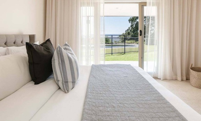 Ninderry House | Coastview Manor - Family Hinterland Retreat