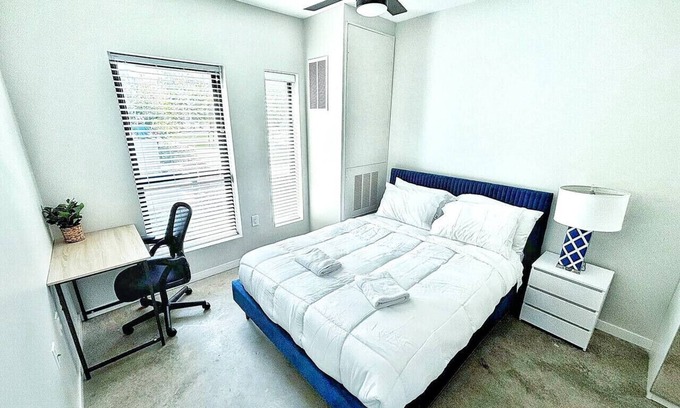 Downtown Des Moines Apartment | Cobalt Cove your home away from home