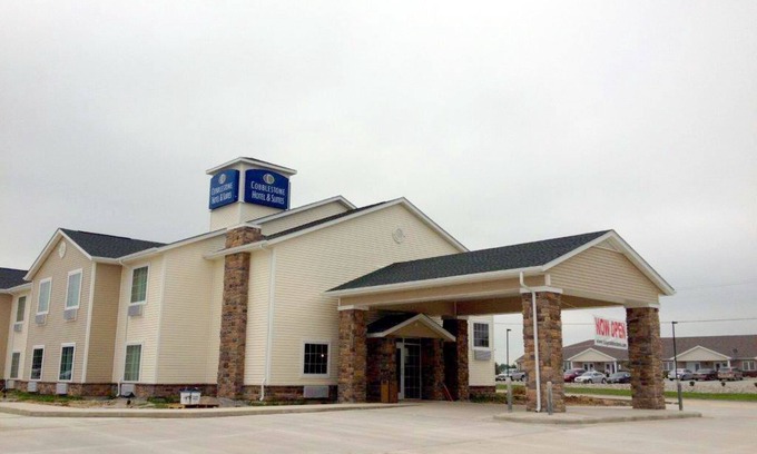 Newton Hotel | Cobblestone Hotel & Suites - Newton