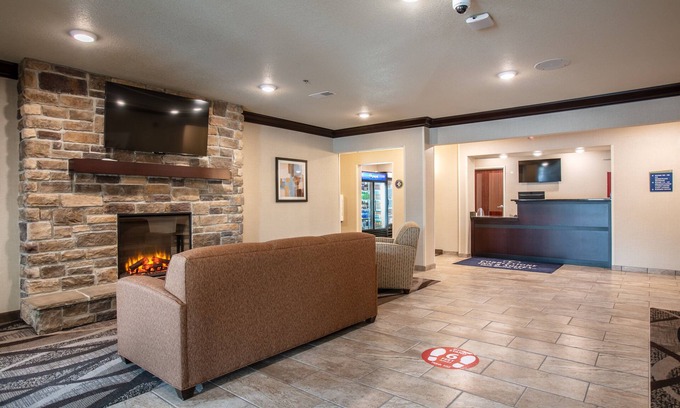 Pine Bluffs Hotel | Cobblestone Inn & Suites - Pine Bluffs