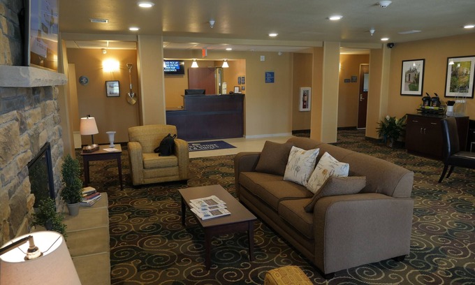 Winterset Hotel | Cobblestone Inn & Suites - Winterset, IA