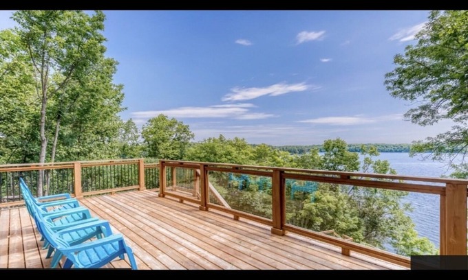Frontenac Cottage | Cobby House 2 bedroom + Loft. (Just installed new 16 x 16 dock)