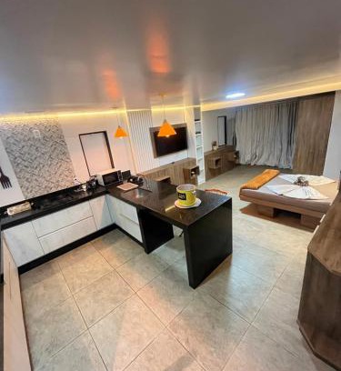 Foguete Hotel | Cobertura a 5mts da Praia, Churrasqueira, Varandão, Ar condicionado