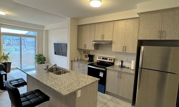 Cobourg House | Cobourg Trails Villa - 5 min from Cobourg beach and trails!