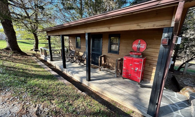 Scaly Mountain Cabin | Coca-Cola Cabin | Jetted Tub | Fireplace