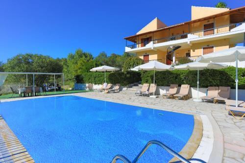 Petaleia Apartment | Cochelli Upper Pool Walk to beach AC WiFi