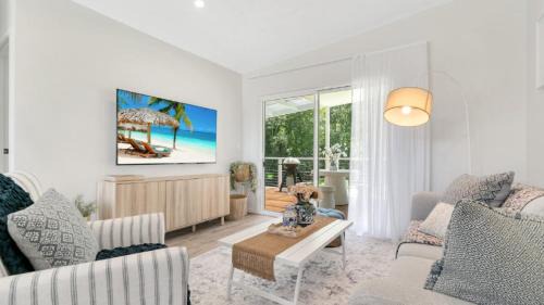 Repton House | Cockatoo - Sleeps 5, Luxe Riverside Retreat