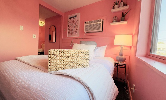 Sandusky Hotel | Cocktail Cabin: The Cosmo!