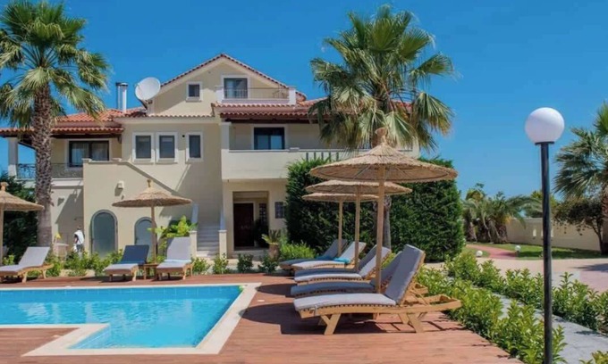 Gaitanion House | Coco Palm Deluxe 3-Bedroom Suite by Astarte Villas