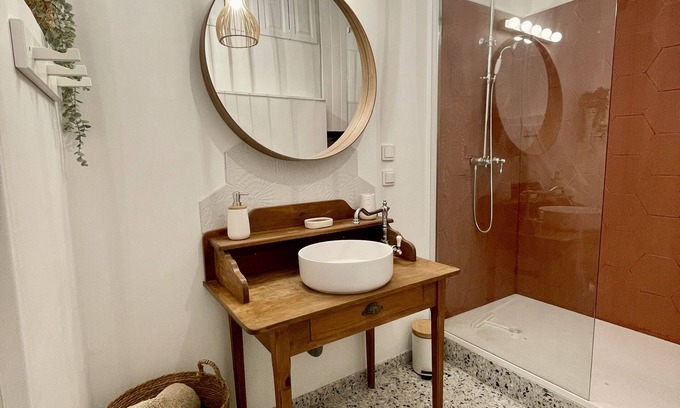 Cotignac Apartment | Cocon Coquelicot au Charme Indéniable