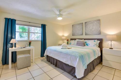 Central Sarasota Apartment | Coconut Cove Mid-long term stays available Walk to Downtown Trolly to BEACHES
