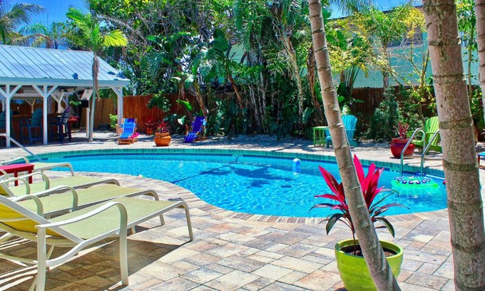 Bay Esplanade Apartment | Coconut Grove Beach Resort Suite 4