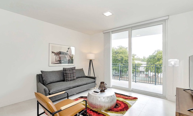 Coral Way House | Coconut Grove Charm, City Convenience | Roami at Grove 27