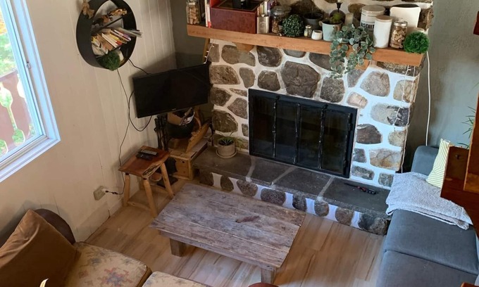 St-Adolphe-d'Howard Ski Chalet | Cocooning on the mountain with fireplace and spa.