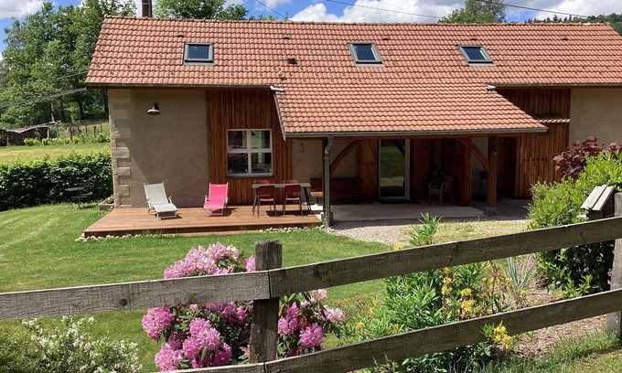 Ramonchamp House | Cocooning spirit" gîte close to footpaths and cycle path