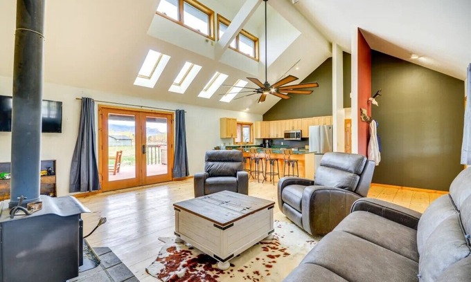 Cody House | Cody retreat with a view and hot tub