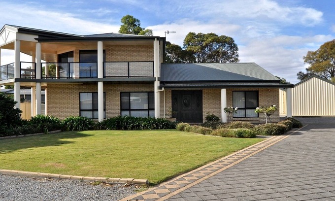 Lake Wangary House | Coffin Bay Retreat - A Top Notch Property with Great Views and Family Spaces