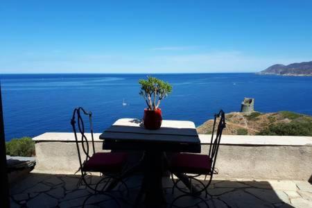 Pino House | Coin de paradis vue dominante sur mer, montagne et tour génoise avec jacuzzi