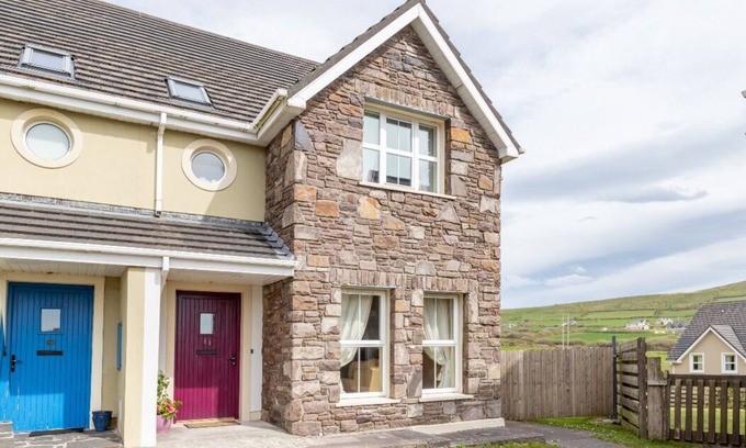Dingle House | "cois Chnoic" - Set Along The Hills Of Dingle Town