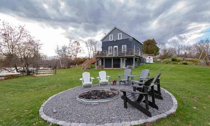 Central Frontenac Cottage | Cole Lake Retreat - Pet-Friendly Cottage w/Swimming, Wi-Fi, Dock, Watercraft