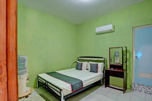 Bawean Island Hotel | Collection O 92897 Hotel Intan Near Kantor Syahbandar Bawean