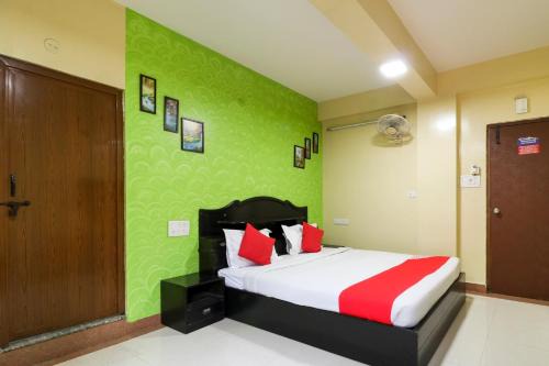 Sadduguntepalya Hotel | Collection O Tiara Near Christ university