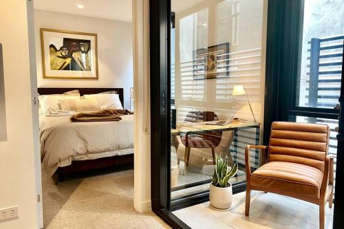 Collingwood Apartment | Collingwood Cool + Fast Wi-fi & Secure Car Park