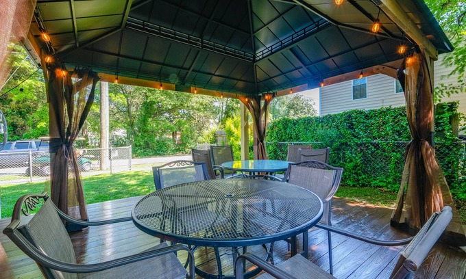Issue House | Colonial Beach House w/Patio: 2 Blocks to Beach!