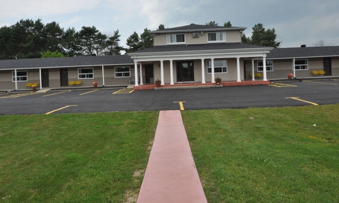 Tay Valley Hotel | Colonial House Motor Inn