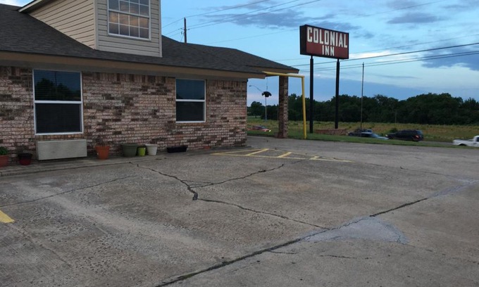 Shawnee Hotel | Colonial Inn
