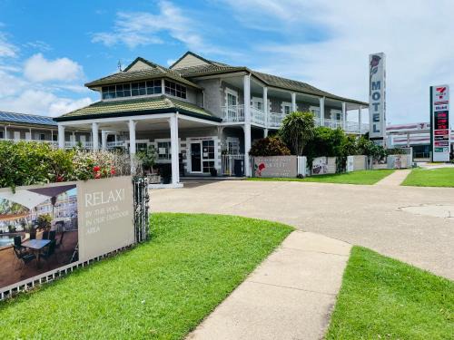 Mundingburra Hotel | Colonial Rose Motel