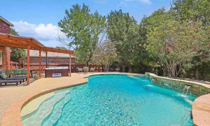 Saginaw House | Colonial Style Retreat ft Pool, Cinema, jacuzzi