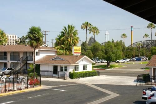 Northwest Anaheim Hotel | Colony Inn