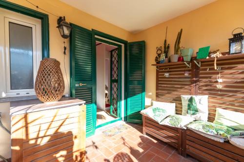 Vittorio Emanuele Apartment | COLORED HOUSE UNTIL 7 PEOPLE ABOVE SqPLEBISCITO