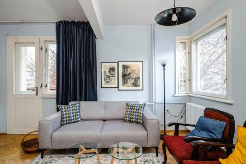 Oborishte Apartment | Colorful 2BD Apartment next to Serdika Center by Flat Mаnager
