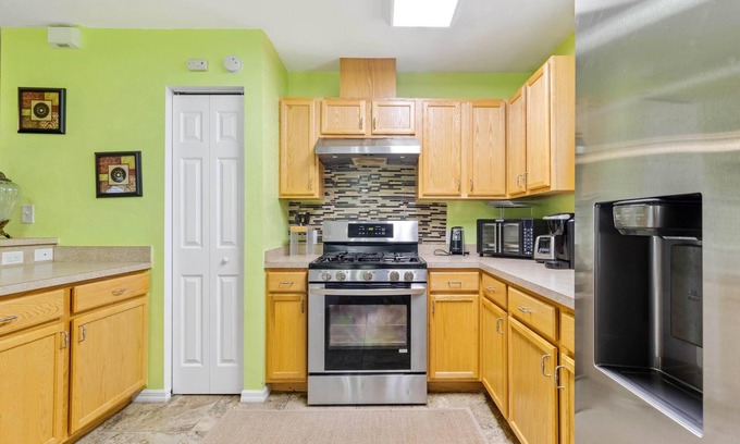 Gainesville House | Colorful 3 Bedroom Home - Close to GNV Airport