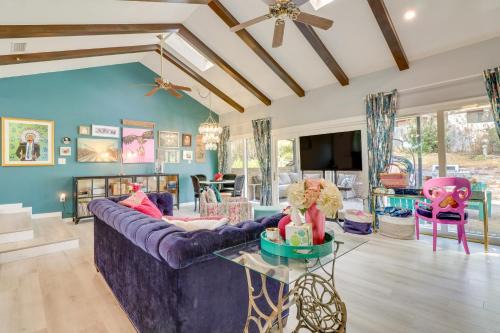 Oak Ridge House | Colorful Austin Home with Covered Patio and Gas Grill!