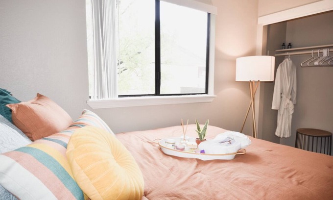 Sacramento Apartment | Colorful & Cozy King & Queen Suite